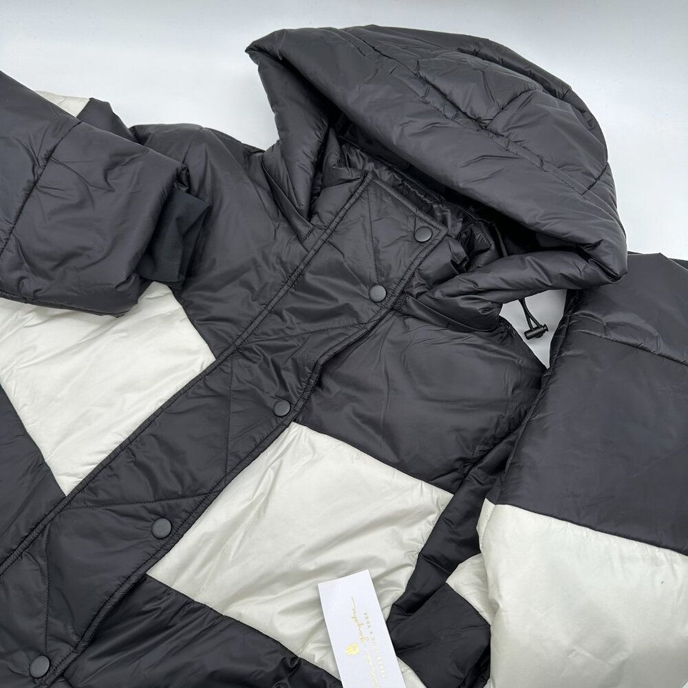 Spiritual Gangster Women's‎ Aero Hooded Puffer Jacket, Size Large, Black/White